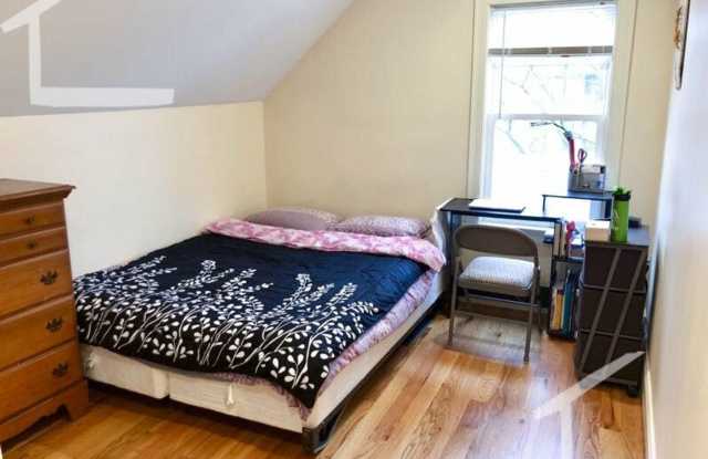 Newly Renovated 4-bed, 2-bath Townhouse in Allston Gallery 3