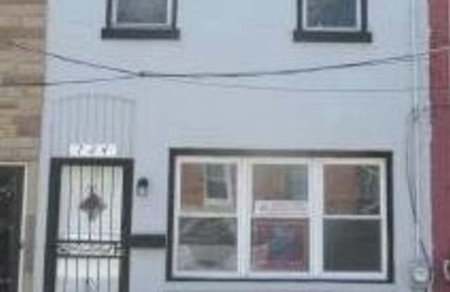 724 SPRUCE Street Gallery 1