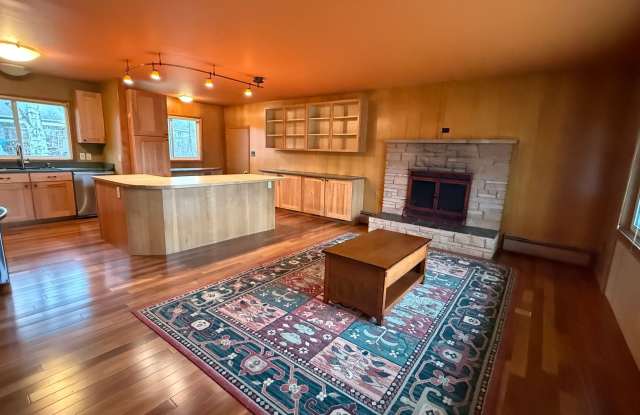 Spunky 3 Bedroom House in Westchester Lagoon! Available NOW! photos photos