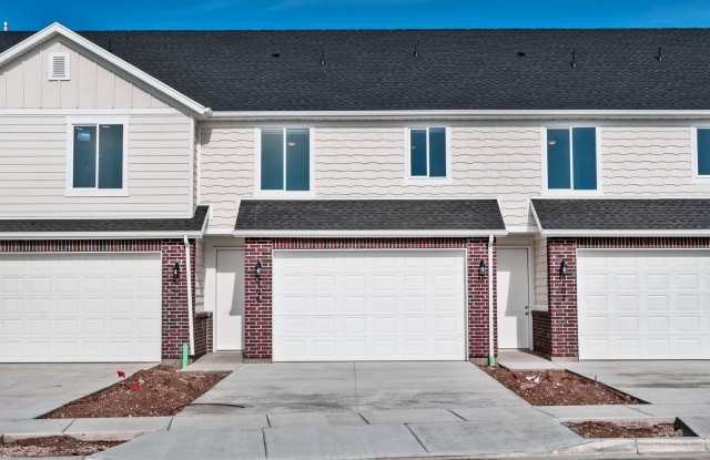 Beautiful 3 Bed, 2.5 Bath Town Home Located in the Sycamore Place Community in West Haven! Available on April 22nd! photos photos