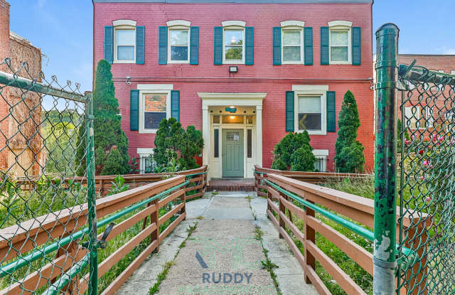 Come Home to Buena Vista 3 Bedroom Apartment in SE Washington DC Gallery 2