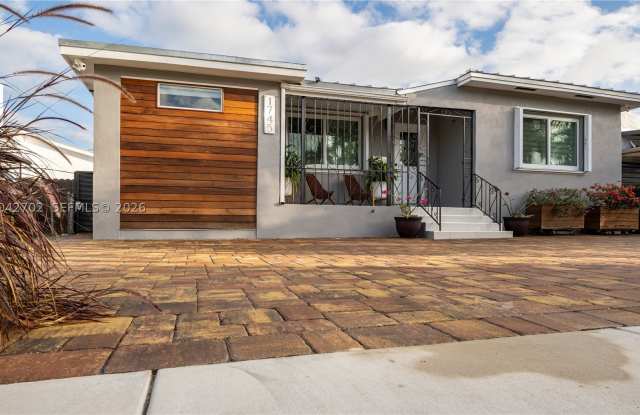 1745 SW 11th Ter photos photos