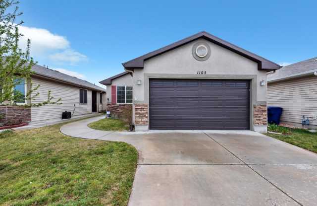 Beautiful Pet Friendly 3 bed/2 bath home in North Salt Lake - Available NOW! - 1105 Haworth Drive, North Salt Lake, UT 84054