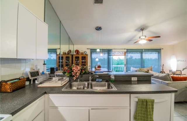 555 OCEANSIDE COURT Gallery 3