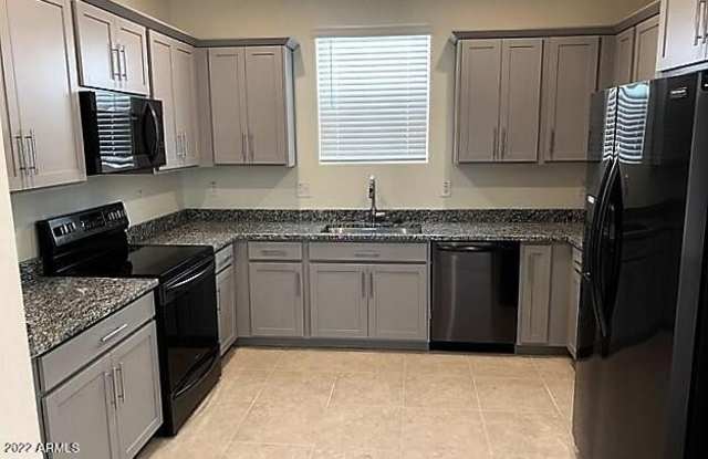 2927 N AUGUSTINE -- Gallery 2