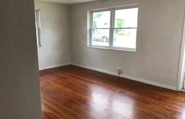 106 E Revere Ave Gallery 4