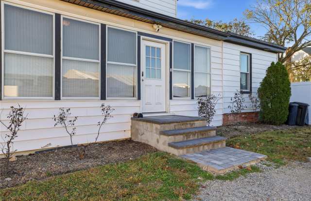 170 Old East Neck Road Gallery 3