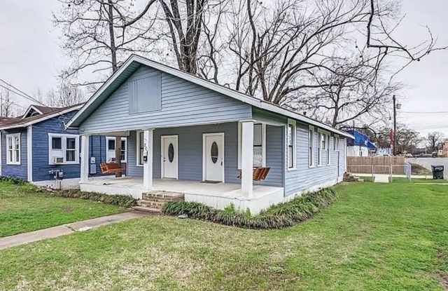 2 Bedroom Home in Highland! Gallery 3