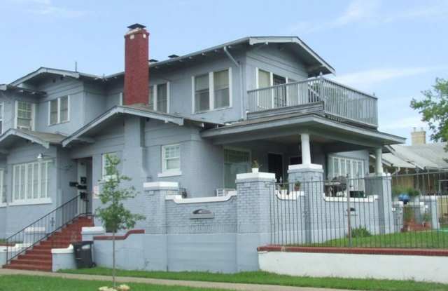 2944 Hemphill Gallery 1