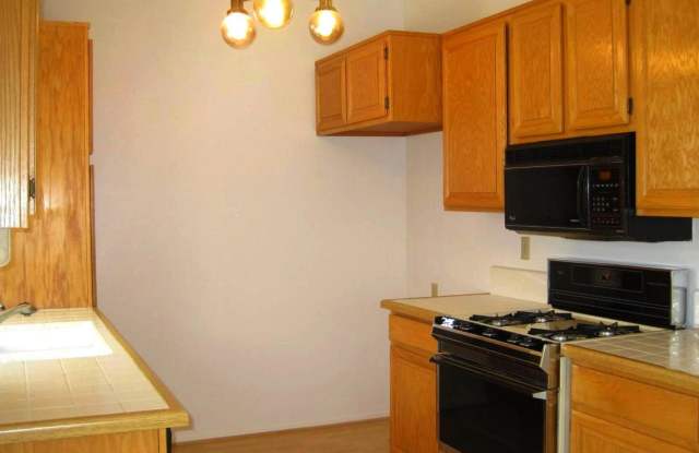 2-Bedroom Home For Rent In The Mountain View Cottages In Saugus Gallery 4