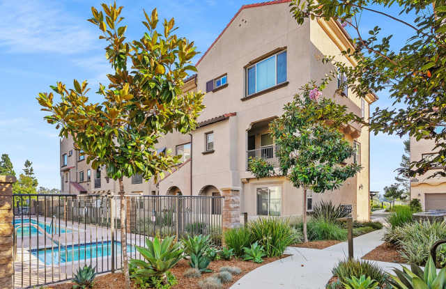 Gorgeous 4 bedroom - 1571 Fortaleza Way, Vista, CA 92081