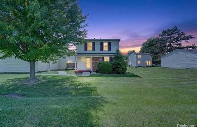 2824 Roundtree Drive Gallery 1