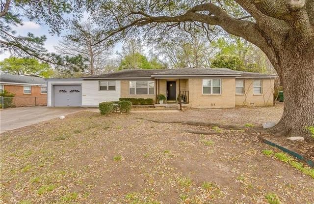 6016 Saint Johns Lane - 6016 Saint John's Lane, Fort Worth, TX 76114