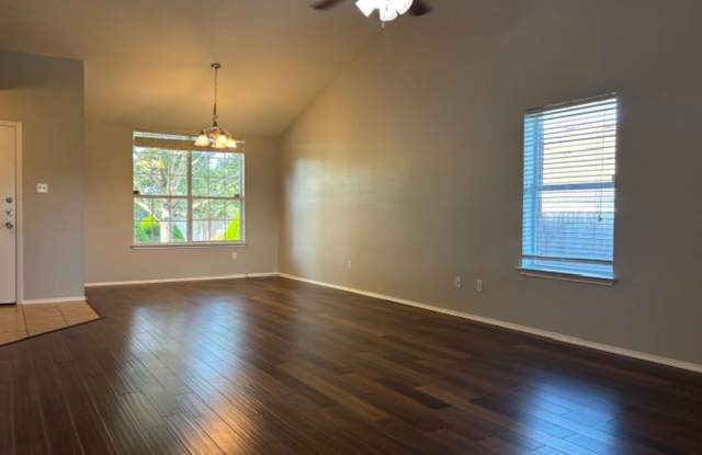 Spacious 2 story with cul-de-sac location Gallery 4
