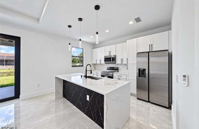 2131 Fairway Drive Gallery 3
