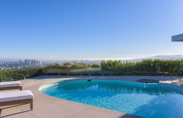 1542 Blue Jay Way photos photos