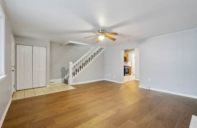 Refreshed 3 Bedroom in Elliott minutes from Downtown Gallery 4
