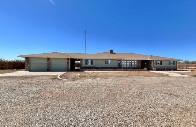 Huge Custom-Built 4-Bedroom, 3-Bath Country Home with RV Parking, and More Gallery 2