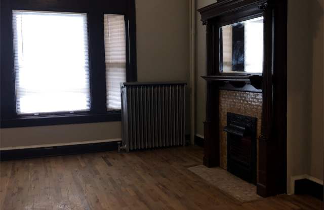 3353 W Warren Blvd - 1st Flr Front Gallery 2
