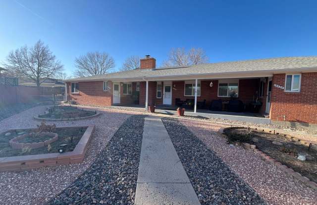 $500 Move in Special - Spacious 4 bed 2 bath Townhouse Near Fitzsimmons/Anschutz Campus with Finished Basement!! - 14428 East 22nd Place, Aurora, CO 80011