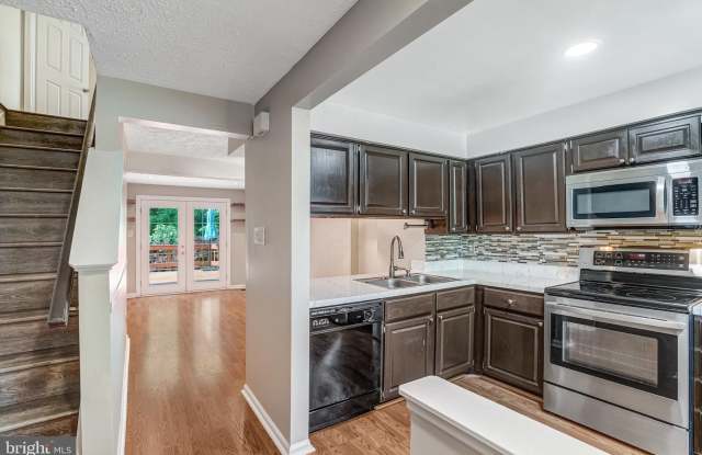 8525 KOLUDER Court Gallery 4