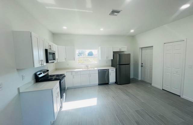 NEW CONSTRUCTION- Modern 3 Bed / 2 Bath Home in Lehigh Acres Gallery 4
