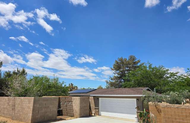 Stunning 3 Bedroom 2 Bathroom Home in Yucca Valley photos photos