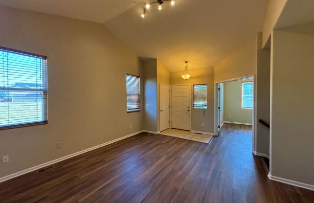 4 Bedroom 3 Bath + Office In East Quincy Highlands! Finished Basement Gallery 2