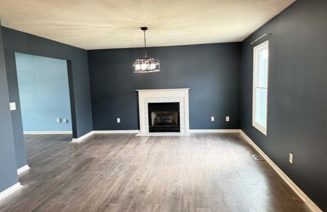 Beautiful townhouse in Normal, extremely convenient location photos photos
