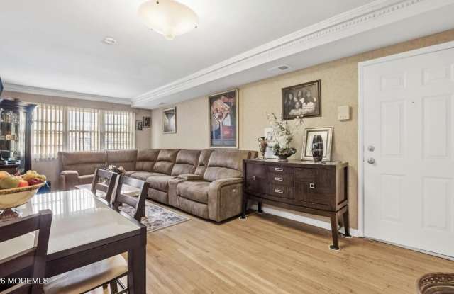 390 College Drive unit: 390 photos photos