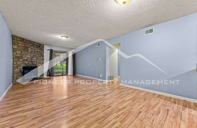 Charming condo with Central AC and Washer and Dryer in Unit! photos photos