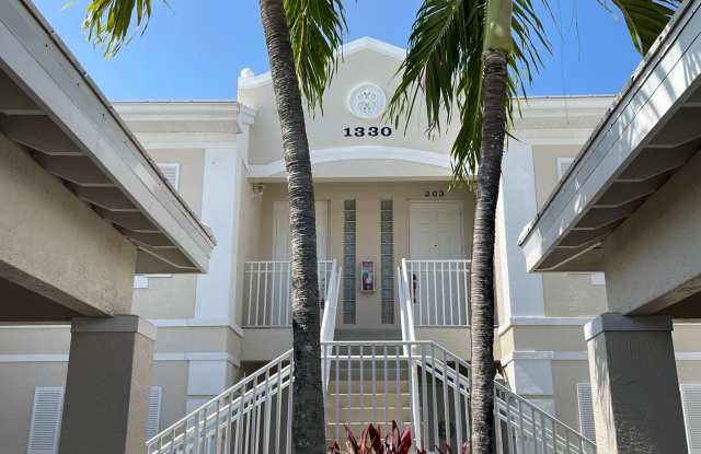 ANNUAL RENTAL - 2 BED + DEN / 2 BATH 2ND FLOOR CONDO IN STERLING OAKS COMMUNITY photos photos