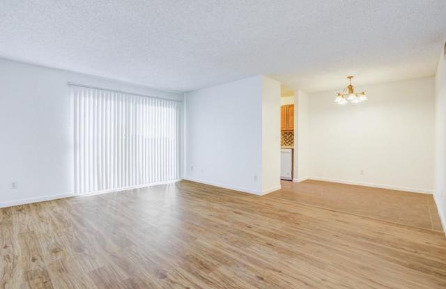 $400 OFF FIRST MONTH'S RENT!* photos photos