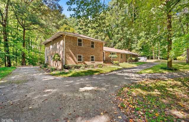 9409 CROOM ACRES Gallery 2
