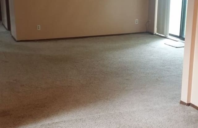 1625 CEDARWOOD DR #114 - 1625 Cedarwood Dr, Westlake, OH 44145
