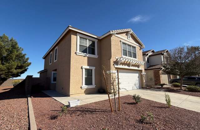 Spacious Surprise home with large backyard Gallery 3