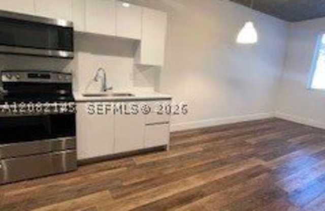 141 NW 16th Ave Gallery 3