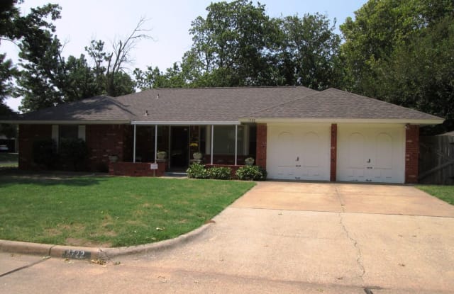 1722 Wilshire Avenue - 1722 Wilshire Avenue, Norman, OK 73072