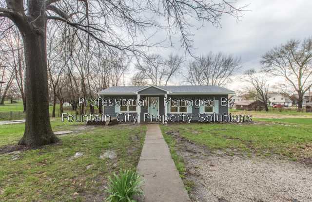 11020 N Locust St - 11020 North Locust Street, Kansas City, MO 64155