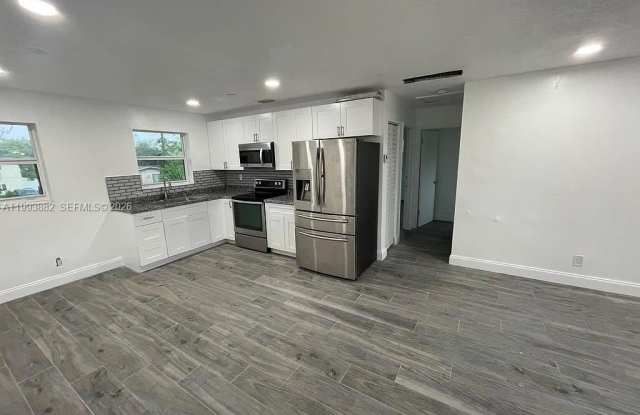 3906 SW 12th Ct photos photos