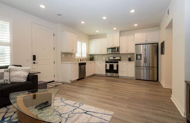 Bright and Airy Split-Level Townhouse in Whittier – 3 Bed, 2.5 Bath photos photos