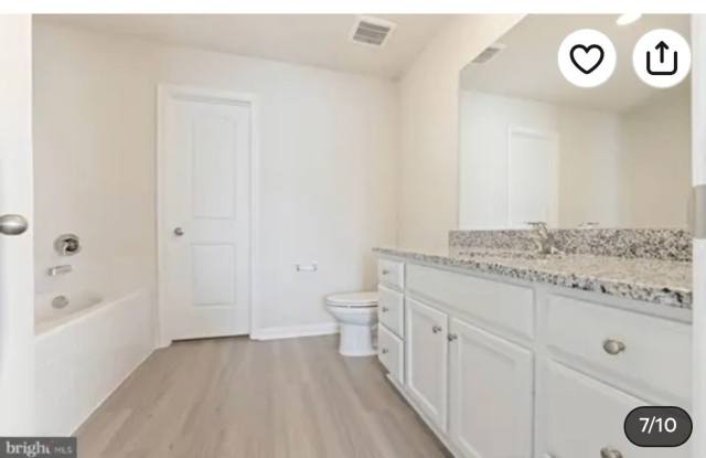 Charming 3BR Townhome in Falling Waters Gallery 3