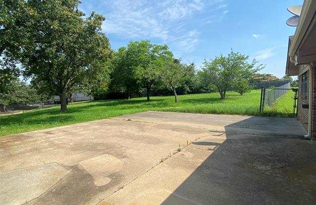 304 Roaring Springs Drive Gallery 3