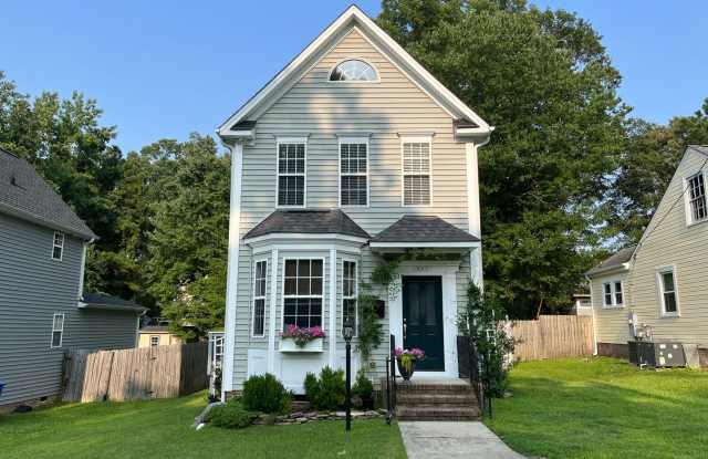 Premier 3BD, 2.5BA House in Downtown Fuquay-Varina with Large Fenced Backyard photos photos