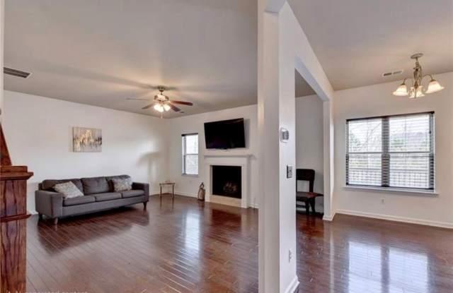 1376 Castleberry Drive Gallery 4
