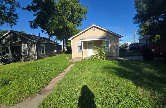 Adorable 3 bed 1 bath house! Spacious unit! photos photos
