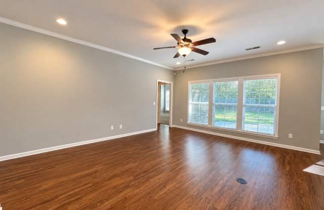 104 Huron Dr Gallery 3
