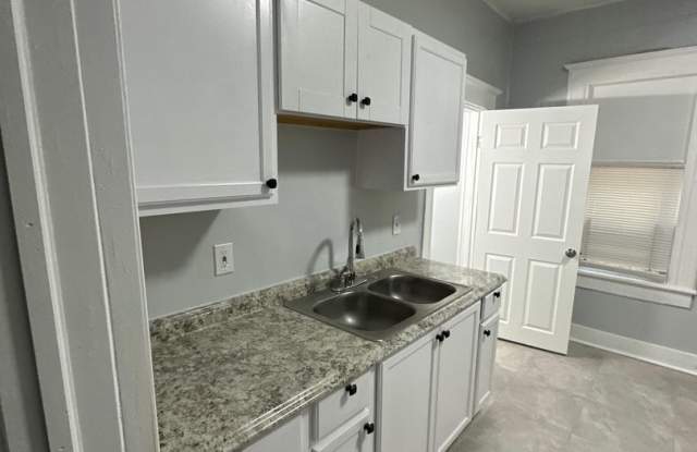 Fully Renovated 2/1 -Single Family Available for Immediate Rent! photos photos