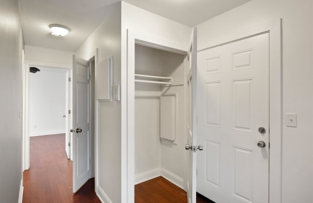 729 East 16th Street - 9 Gallery 3