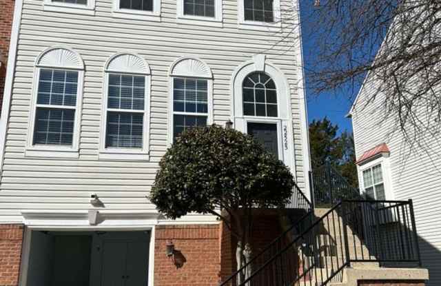 Elegant And Spacious 3 Bed 3.5 Bath Townhome In Vibrant Loudon Parkway Center photos photos